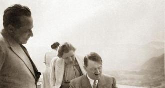 Photos from the personal archive of Eva Braun Photos of naked Eva Braun were first made public on the web