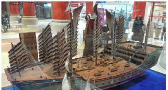 “Tesori galleggianti” del Celeste Impero Ragioni e significato delle spedizioni commerciali militari di Zheng He